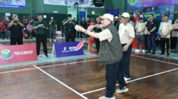 Wabup Sumenep Imam Hasyim saat membuka Hardiknas Sumenep Cup 2026 di GOR Badminton Sumekar dengan ratusan peserta