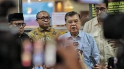 Jusuf Kalla saat melaporkan Rismon Sianipar ke Bareskrim terkait tuduhan pendanaan isu ijazah Jokowi