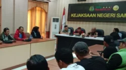 Ormas Gaib datangi Kejari Sampang desak pengusutan kasus penggelapan pajak RSUD dr Mohammad Zyn