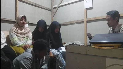 Siswa MTs Anwaruddin Giligenting belajar jurnalistik di Falih Media