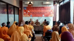 Kegiatan MGMP Bahasa Indonesia Sumenep halalbihalal dan peningkatan literasi guru di Lotus Cafe