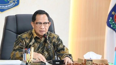 Mendagri Tito Karnavian jelaskan daftar ASN yang dikecualikan dari kebijakan WFH demi menjaga layanan publik tetap optimal