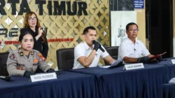 Polres Jakarta Timur ungkap kasus ganjal ATM dengan empat pelaku yang menguras dana korban hingga ratusan juta rupiah