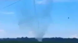 Fenomena angin puting beliung di Bangkalan terlihat di area persawahan dekat Universitas Trunojoyo Madura