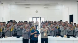 Pelatihan penulisan narasi kreatif Bhabinkamtibmas Polres Pamekasan di Gedung Tatag Trawan Tungga