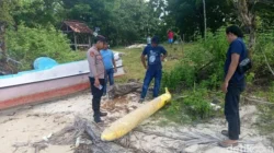 penemuan benda mirip torpedo di pantai aenglombi kangean sumenep diamankan polisi
