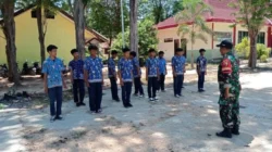 Babinsa melatih PBB siswa SMP di Giligenting untuk membentuk disiplin dan karakter pelajar