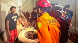Basarnas Banten mengevakuasi warga yang jatuh ke sumur di Desa Sentul, Kabupaten Serang, menggunakan teknik penyelamatan HART.
