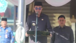 Bupati Pamekasan Kholilurrahman saat memimpin upacara Harkitnas 2026 dan mengajak masyarakat memperkuat perlindungan anak di ruang digital