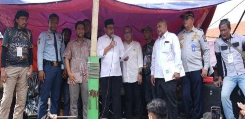 Ketua DPRD Jatim Musyafak Rouf mendukung percepatan pengesahan RUU Transportasi Online di Surabaya