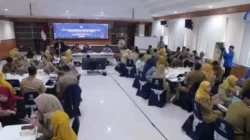 Putut Darmawan memberikan sambutan dalam Bimtek Strategi Komunikasi Pemerintah Daerah di Diskominfo Jawa Timur