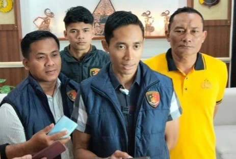 Polisi olah TKP kematian satu keluarga di lokasi camping Posong Temanggung