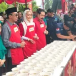 Festival Berkah Royco di Pamekasan Bagikan 5.000 Porsi Makanan Gratis, Ribuan Warga Padati Arek Lancor