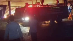 Kebakaran gudang kayu dan toko bangunan di Kecamatan Pasean Pamekasan yang menyebabkan kerugian miliaran rupiah
