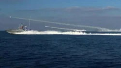 Militer Iran meluncurkan serangan rudal dan drone ke kapal AS di Selat Hormuz Iran Serang Kapal Militer AS di Selat Hormuz, Ketegangan Timur Tengah Memanas