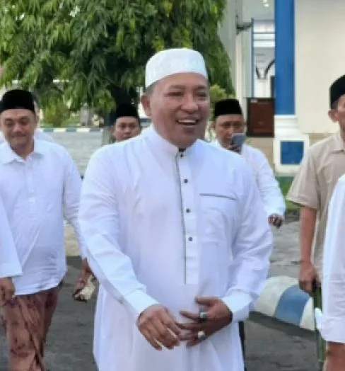 Kajari Sampang Mochamad Iqbal mengikuti Sholat Iduladha 1447 H di Alun-Alun Trunojoyo Sampang