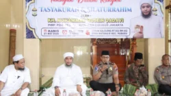 Kapolres Sumenep menghadiri tausiyah KH Muhammad Husein Qadavi di Masjid Al Masturiyah Rubaru