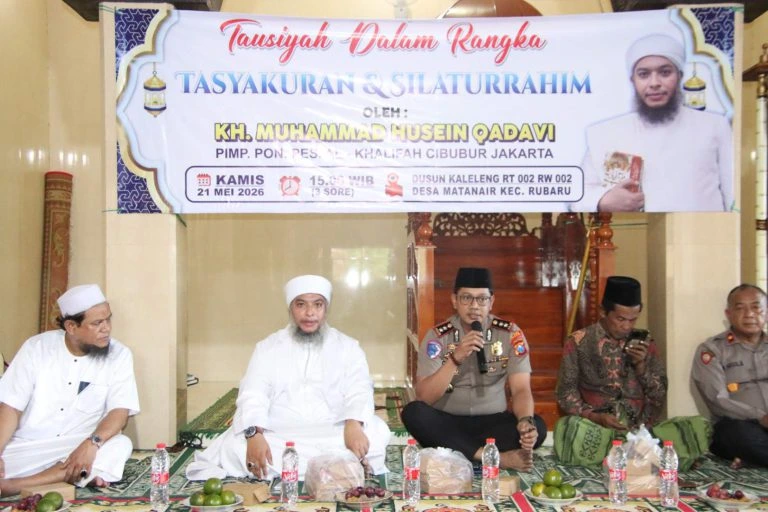 Kapolres Sumenep menghadiri tausiyah KH Muhammad Husein Qadavi di Masjid Al Masturiyah Rubaru
