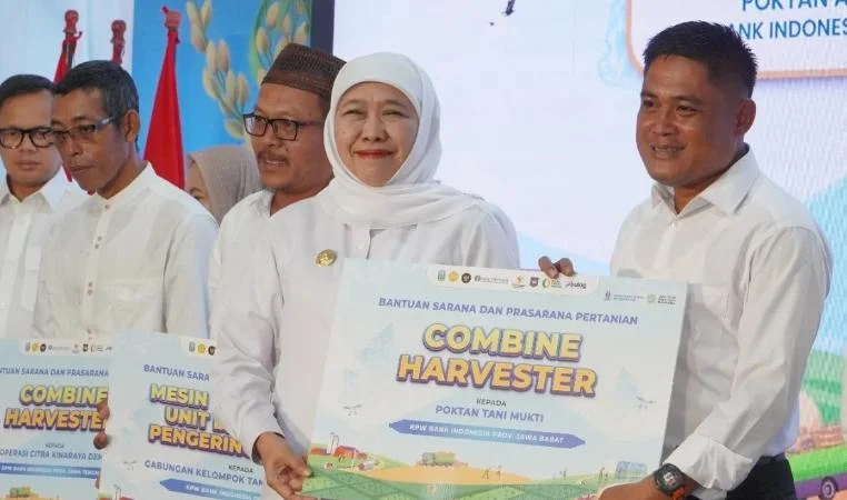 Khofifah Indar Parawansa menghadiri peluncuran GPIPS 2026 di Gudang Bulog Surabaya untuk pengendalian inflasi pangan