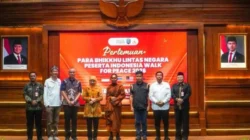 Khofifah menerima rombongan Bhikkhu Thudong Walk for Peace 2026 di Grahadi Surabaya