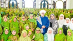 Khofifah Indar Parawansa saat menghadiri Harlah ke-80 Muslimat NU di Masjid Al Akbar Surabaya