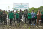 Kodim Sumenep Tanam Mangrove di Pantai Kundang Wetan, Perkuat Ketahanan Pesisir dari Abrasi