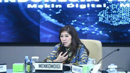 Meutya Hafid saat membahas aturan akun media sosial wajib verifikasi nomor HP di DPR RI