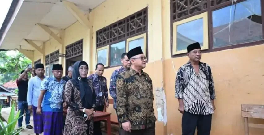 Mendikdasmen Abdul Mu’ti tinjau SDN Kajuanak 4 Bangkalan untuk program revitalisasi sekolah