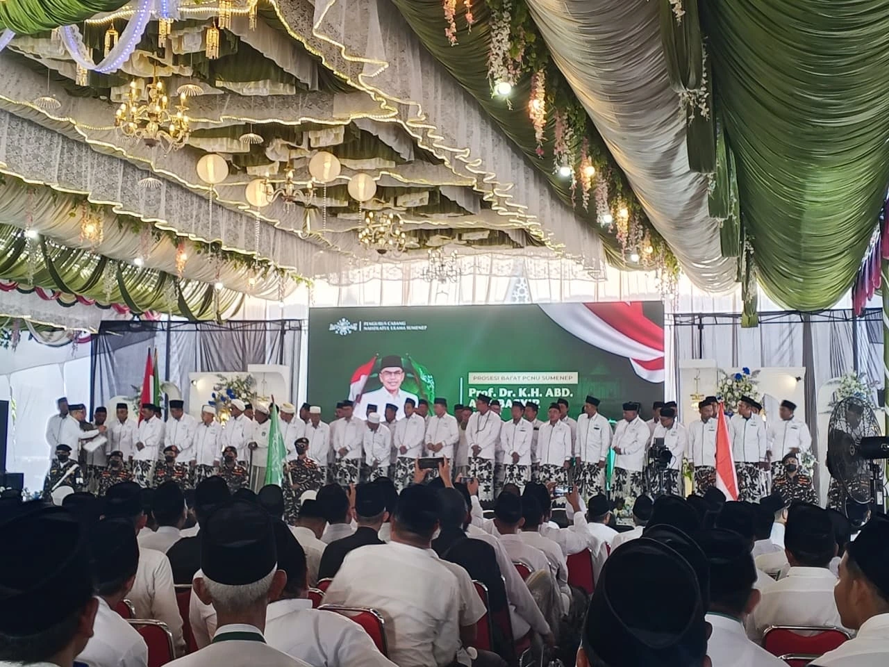 Gus Yahya saat menghadiri pelantikan pengurus PCNU Sumenep masa khidmat 2026-2031 di Gapura Sumenep