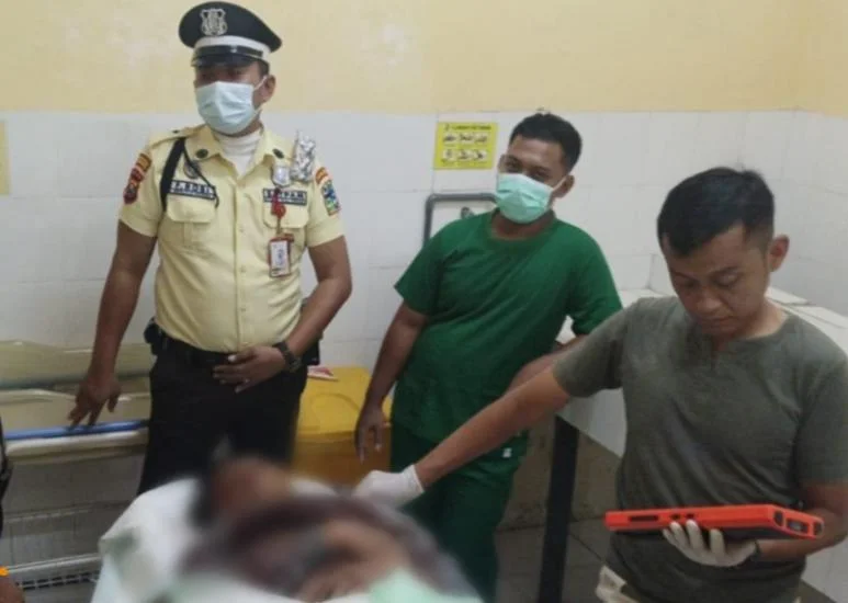 Polisi menyelidiki kecelakaan maut pemuda tanpa identitas di Jembatan Laris Sampang Madura