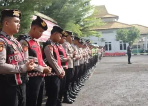 Personel Polres Sampang berangkat ke Surabaya untuk pengamanan May Day 2026