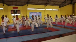 Anggota Polres Sumenep mengikuti latihan dan ujian Bela Diri Polri sebagai syarat UKP periode Juli 2026 di GOR A. Yani