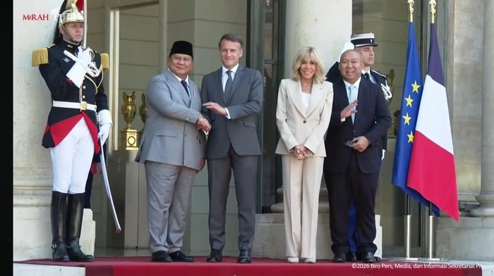Prabowo Disambut Macron di Istana Élysée Paris, Bahas Hubungan Bilateral Indonesia-Prancis