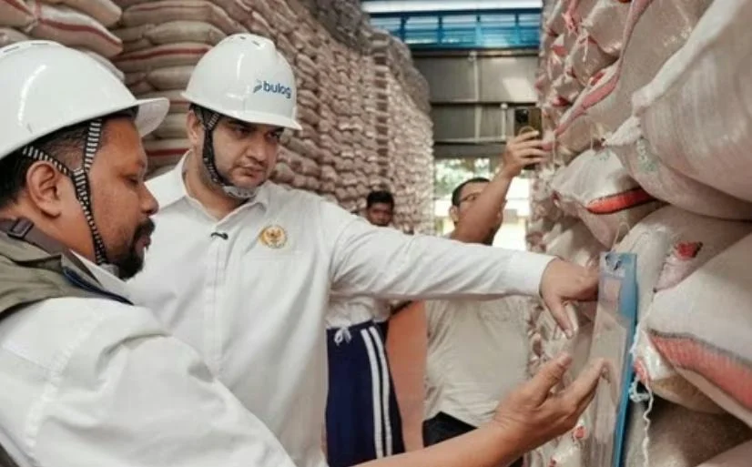 Rajiv meninjau stok beras Bulog Bandung di gudang Cimahi dan Cisaranten Kidul Rajiv Dorong Bulog Bandung Percepat Distribusi, Stok Beras Capai 29.754 Ton
