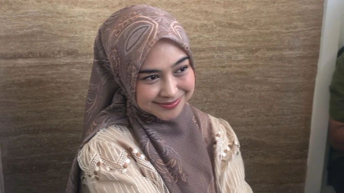 Penampilan terbaru Ria Ricis usai menjalani operasi rinoplasti untuk memperbaiki struktur hidung dan pernapasan