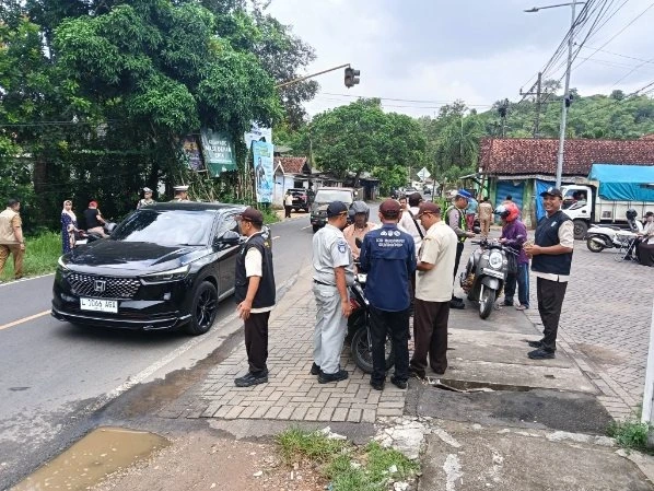 Operasi Gabungan Samsat Sumenep dan Satlantas Polres Sumenep untuk meningkatkan kepatuhan Pajak Kendaraan Bermotor di Kabupaten Sumenep