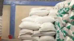 Satgas Pangan Polres Sampang saat mengecek stok beras di Gudang Bulog Sampang Madura