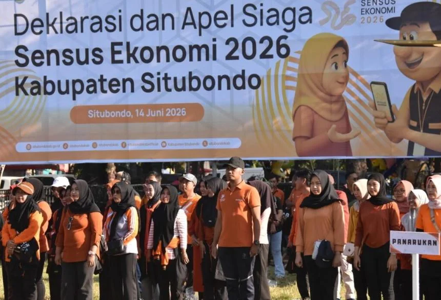 Bupati Situbondo bersama petugas Sensus Ekonomi 2026 saat apel komitmen pendataan ekonomi warga