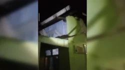 Kerusakan SDN 1 Beringin dan rumah warga akibat angin kencang di Desa Beringin Cirebon