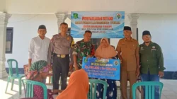 Babinsa Koramil Gapura kawal penyaluran BLT Desa Banjar Timur Sumenep 2026