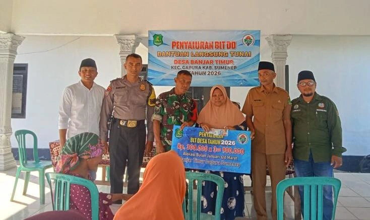Babinsa Koramil Gapura kawal penyaluran BLT Desa Banjar Timur Sumenep 2026