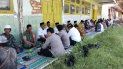 Babinsa Raas menghadiri peletakan batu pertama pembangunan ruang kelas baru SMP Negeri 1 Raas di Desa Brakas Kabupaten Sumenep