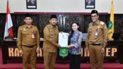 Bupati Achmad Fauzi meluncurkan SIMANTRA pada sosialisasi implementasi manajemen talenta ASN di Kantor Bupati Sumenep
