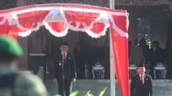 Bupati Pamekasan KH Kholilurrahman saat memimpin Upacara Hari Lahir Pancasila 2026 di Pamekasan.