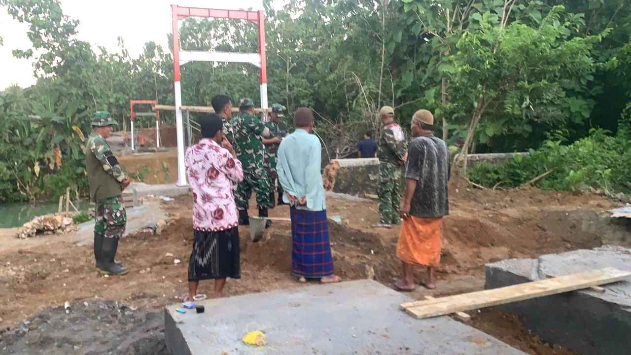 Dandim Sumenep tinjau progres pembangunan Jembatan Perintis Garuda di Ambunten