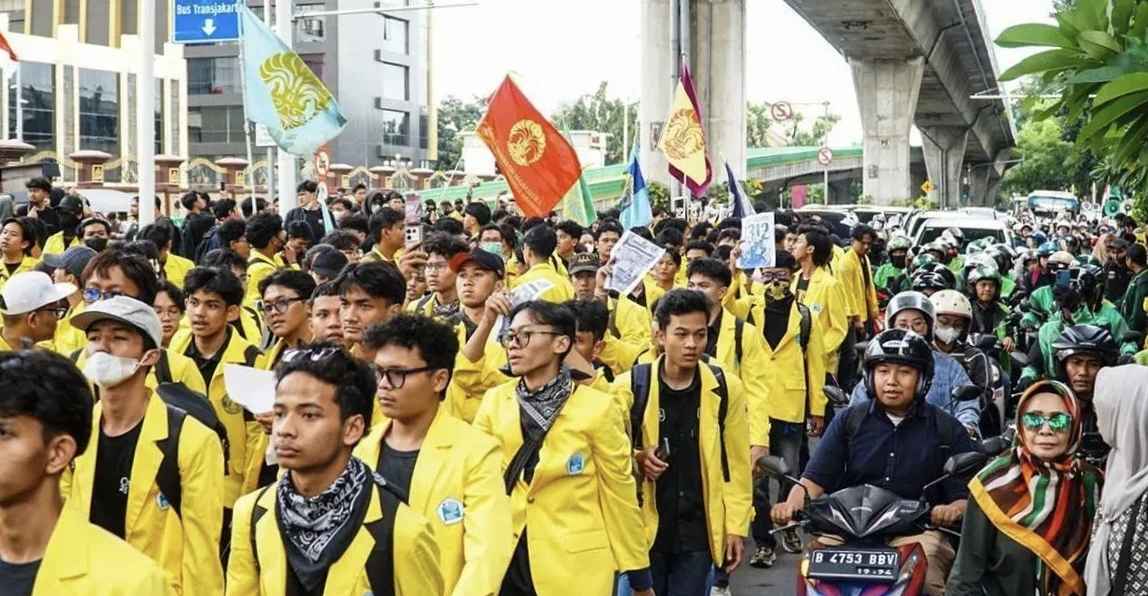 Demo BEM UI di Bundaran HI Jakarta 12 Juni 2026 diikuti ribuan mahasiswa yang menyampaikan lima tuntutan kepada pemerintah