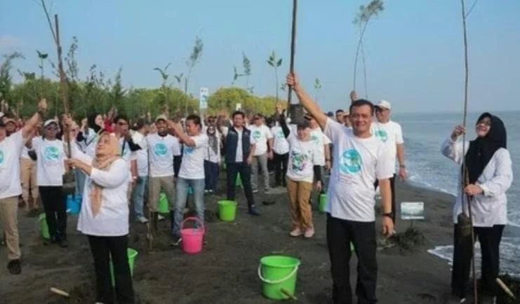 Gubernur Ahmad Luthfi Pimpin Penanaman 92.290 Mangrove di Pesisir Jateng, Perkuat Gerakan Mageri Segoro