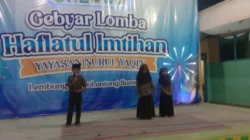 Peserta lomba muhafadhah dan nasyid Islami tampil pada Haflatul Imtihan Yayasan Nurul Yaqin Lembung Barat Sumenep