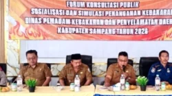 Satgas MBG dan Damkar Sampang melatih pengelola dapur Makan Bergizi Gratis dalam simulasi pencegahan kebakaran di Tambelangan.
