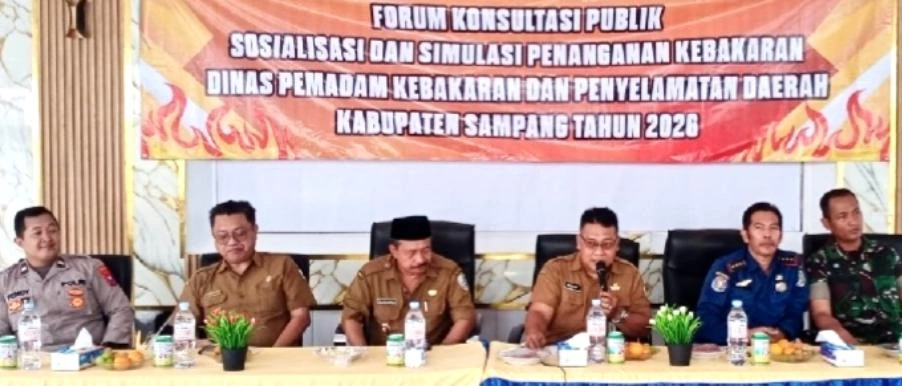 Satgas MBG dan Damkar Sampang melatih pengelola dapur Makan Bergizi Gratis dalam simulasi pencegahan kebakaran di Tambelangan.